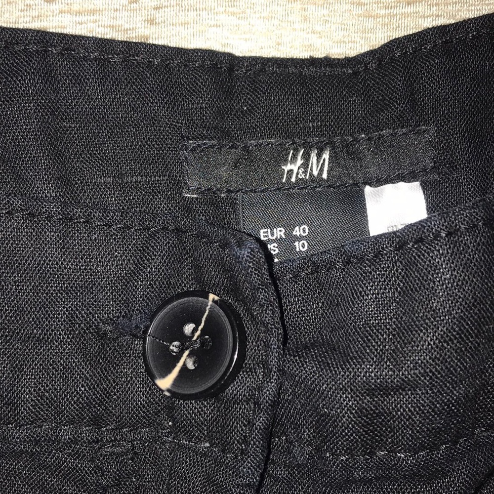 H&M black cloth shorts - Picture 2 of 3